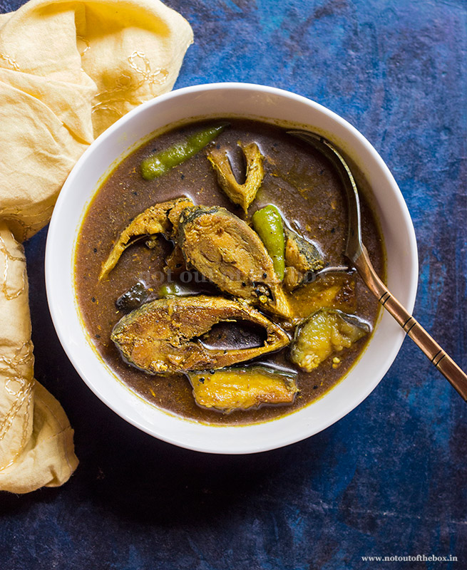 Ilish er Begun Jhol/Hilsa Curry with Eggplant