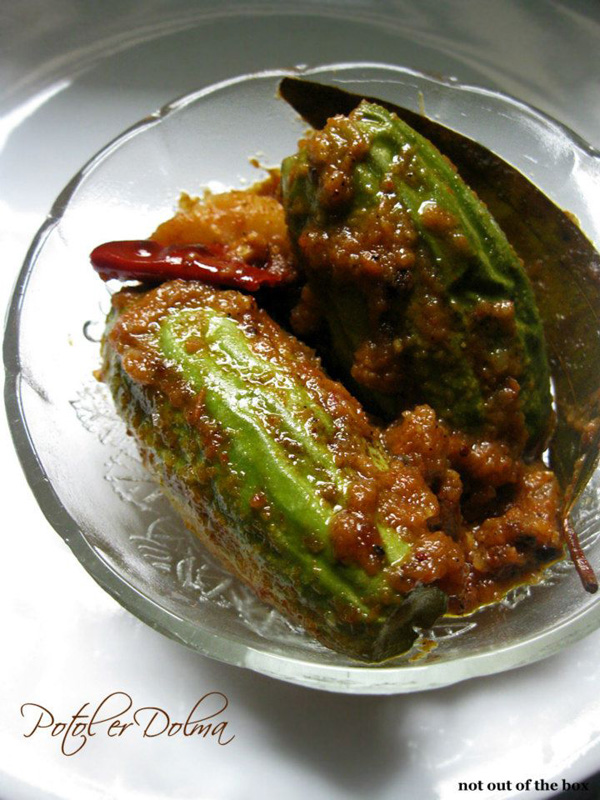 Chingri die Potole er Dolma/Stuffed Pointed Gourd with Prawns
