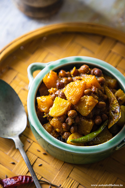 Kumror Chokka/Bengali style Pumpkin Curry with Black Chickpeas