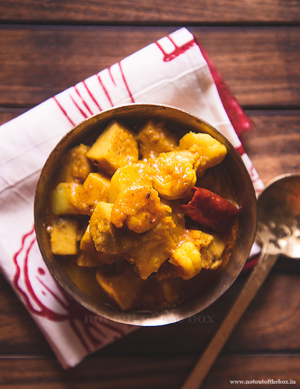 Oal Chingrir Dalna / Elephant Foot Yam and Prawn Curry