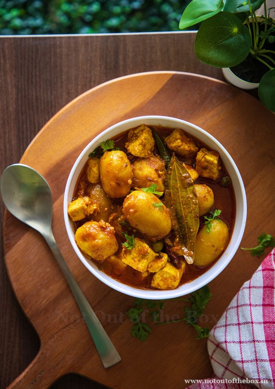 Aloo Paneer er Dom / Spicy Baby Potatoes and Paneer Curry