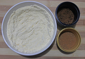 Flour mixture, cinnamon and nutmeg powder 