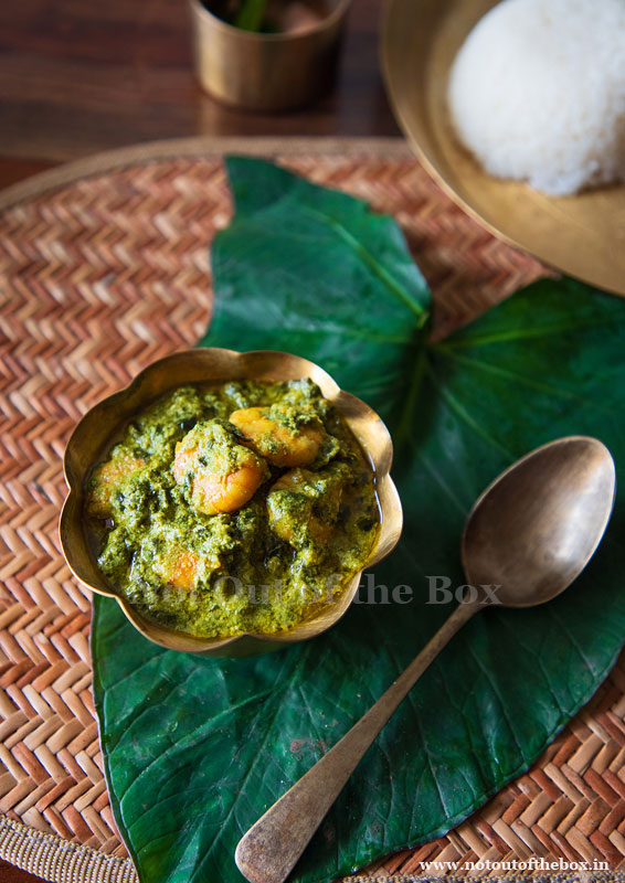 Kochupata Chingri / Prawns with Taro Leaves